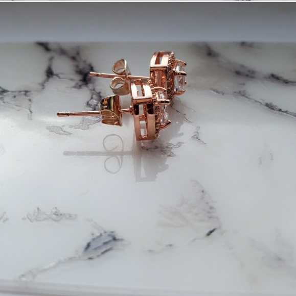 New Fashion Rose Gold Stud Earrings - Picture 7 of 7